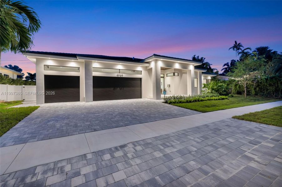 Exterior details and patio area of a home in , Fort Lauderdale (Image 31).