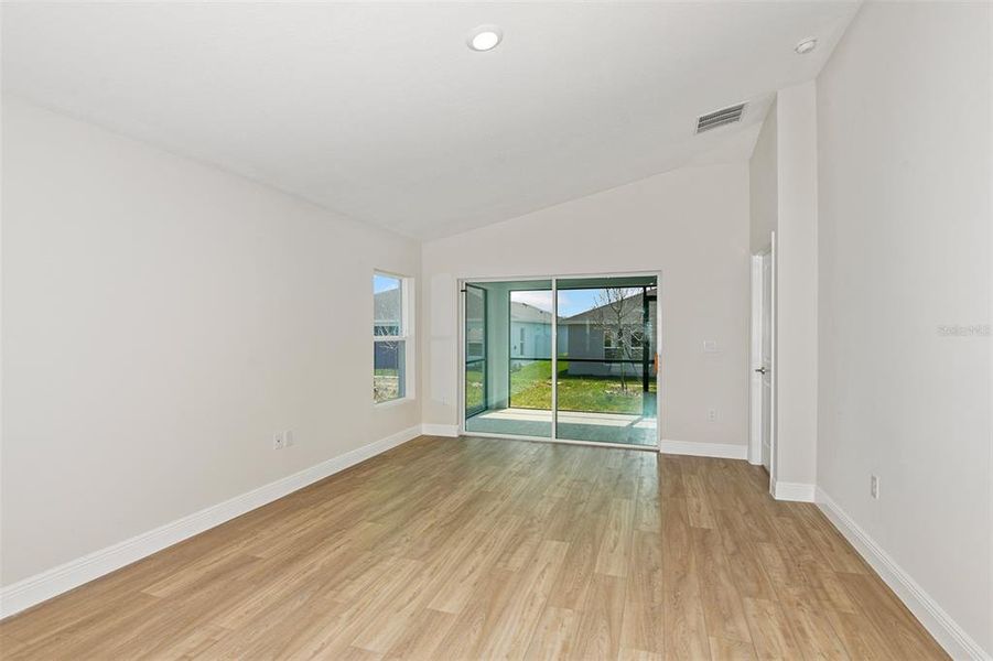 Spacious, unfurnished interior of a new home in Cherrywood Preserve, Ocala (Image 14).