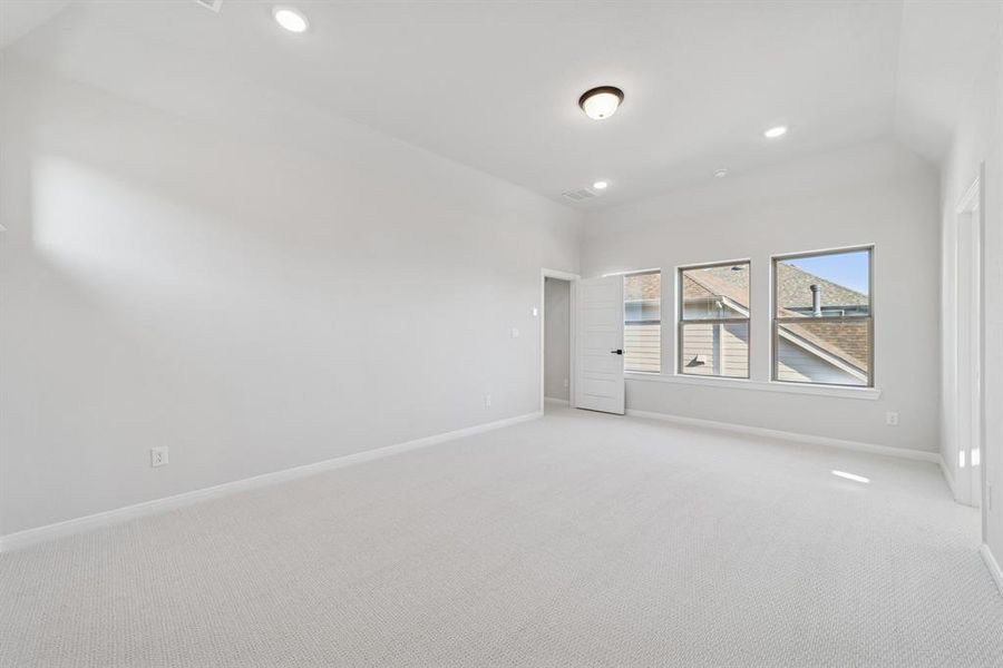 Spacious, unfurnished interior of a new home in Mantua Point Gardens, Van Alstyne (Image 32). Spacious, unfurnished interior of a new home in Mantua Point Gardens, Van Alstyne (Image 32).