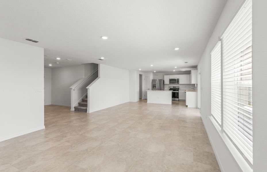 Spacious, unfurnished interior of a new home in Wells Landing, Jacksonville (Image 16).