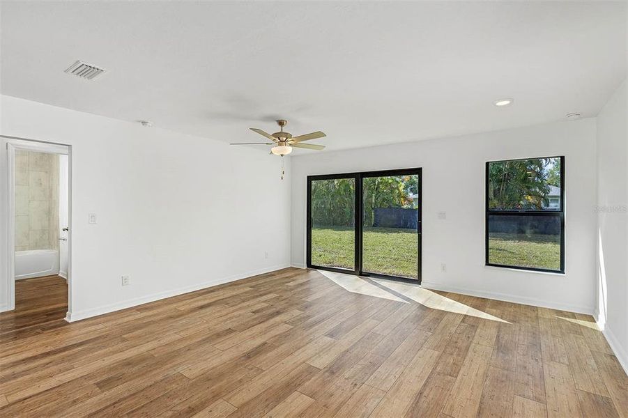 Spacious, unfurnished interior of a new home in Port Charlotte, North Port (Image 6).