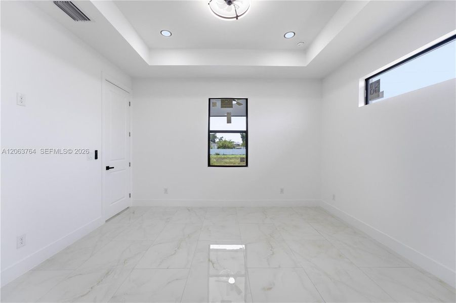 Spacious, unfurnished interior of a new home in , Lehigh Acres (Image 25).