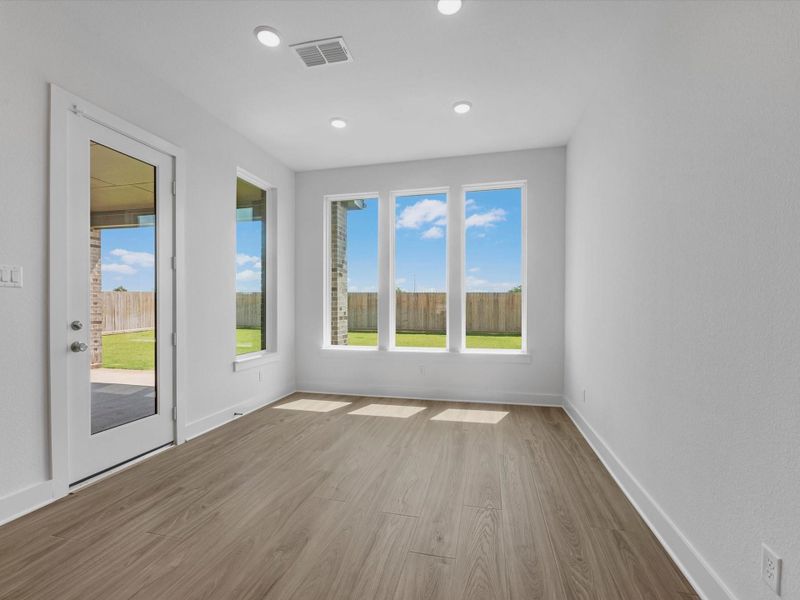 Spacious, unfurnished interior of a new home in Harvest Green, Richmond (Image 17).