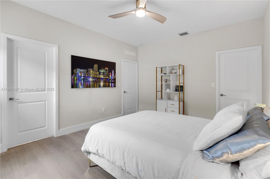 Furnished interior view inside a new home in , Miramar (Image 23).