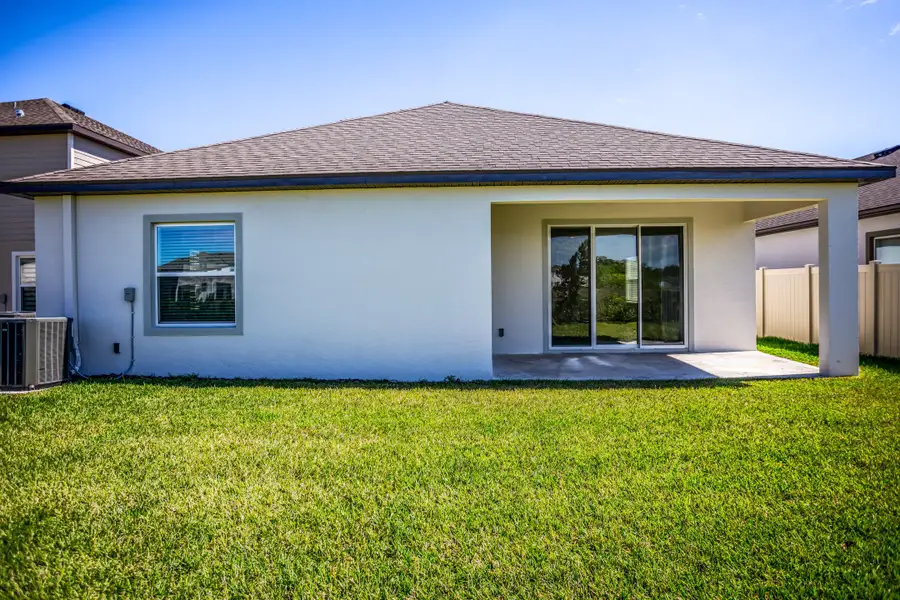 Representative exterior details of a home built from the Miramar by Maronda Homes in Cape Coral, Cape Coral (Image 4).