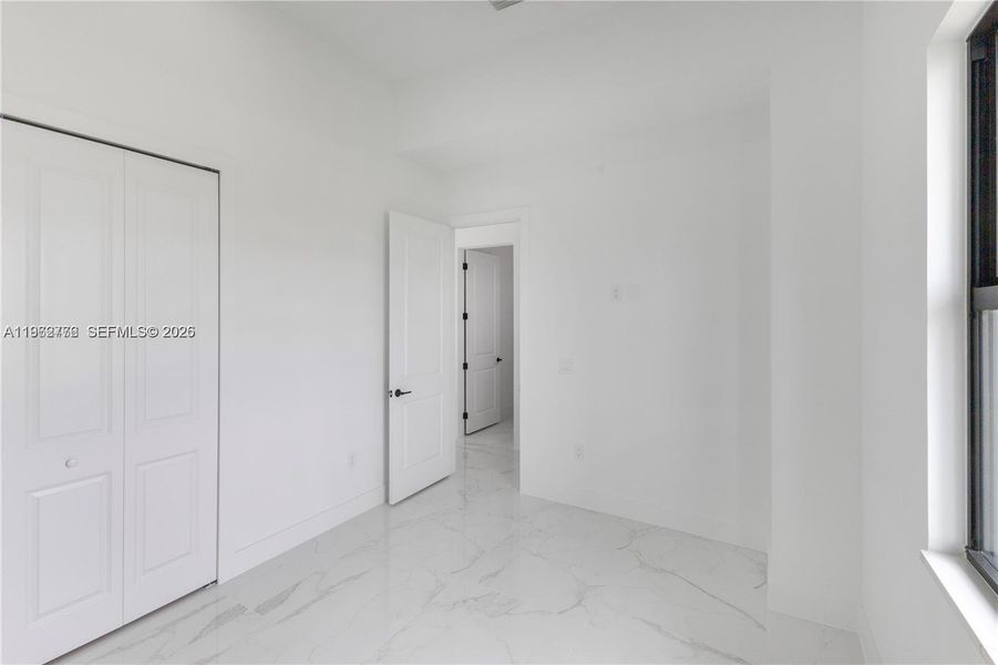 Spacious, unfurnished interior of a new home in , Cape Coral (Image 13).