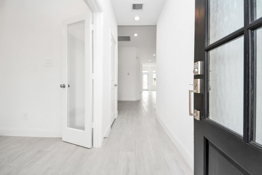 Spacious, unfurnished interior of a new home in , Missouri City (Image 31).