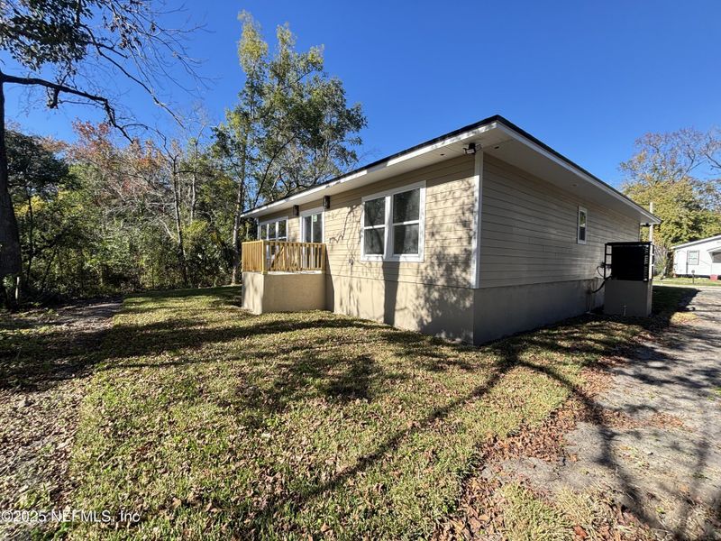 Exterior details and patio area of a home in , Jacksonville (Image 18).