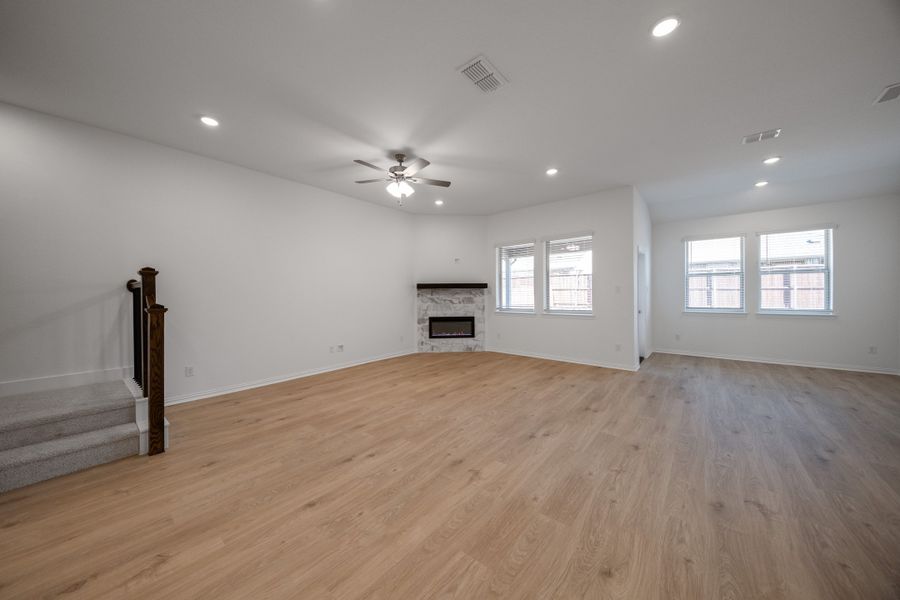 Spacious, unfurnished interior of a new home in Chalk Hill, Celina (Image 22).