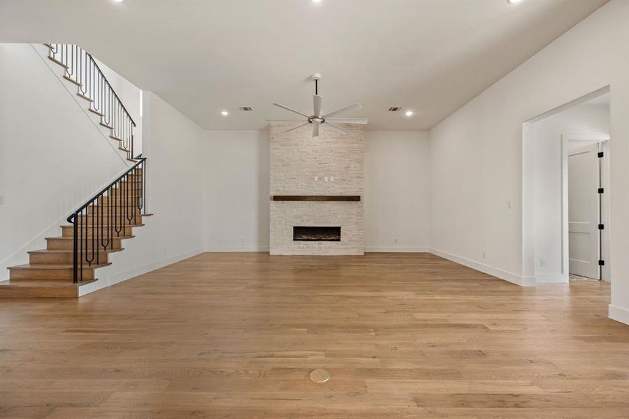Spacious, unfurnished interior of a new home in The Resort on Eagle Mt. Lake, Fort Worth (Image 29).