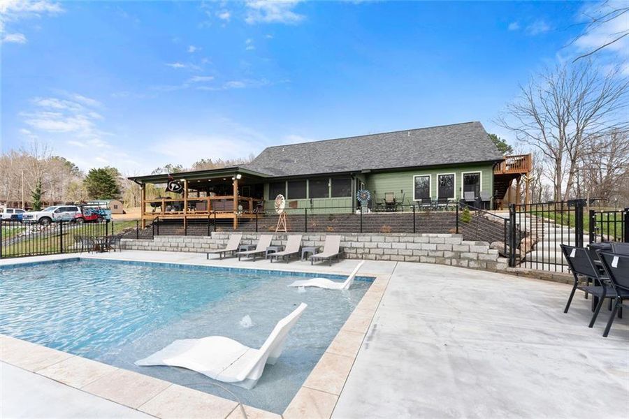 Community amenities in , Demorest (Image 61).