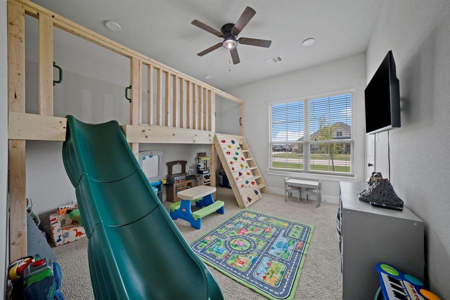 Furnished interior view inside a new home in , Waxahachie (Image 11).