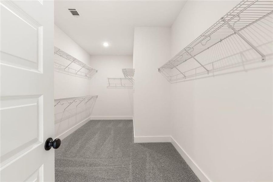 Spacious, unfurnished interior of a new home in , Gainesville (Image 22).
