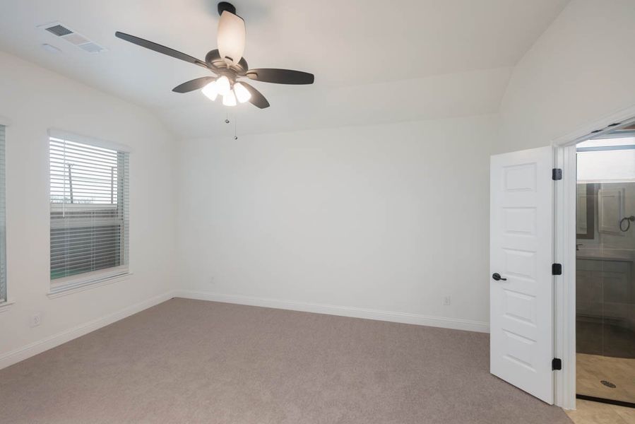 Spacious, unfurnished interior of a new home in Las Lomas, Forney (Image 25).