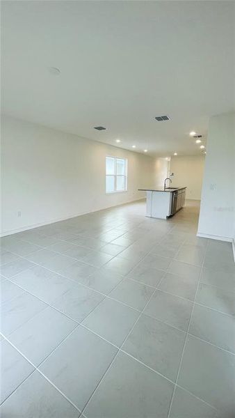 Spacious, unfurnished interior of a new home in Willowbrook North, Winter Haven (Image 27).