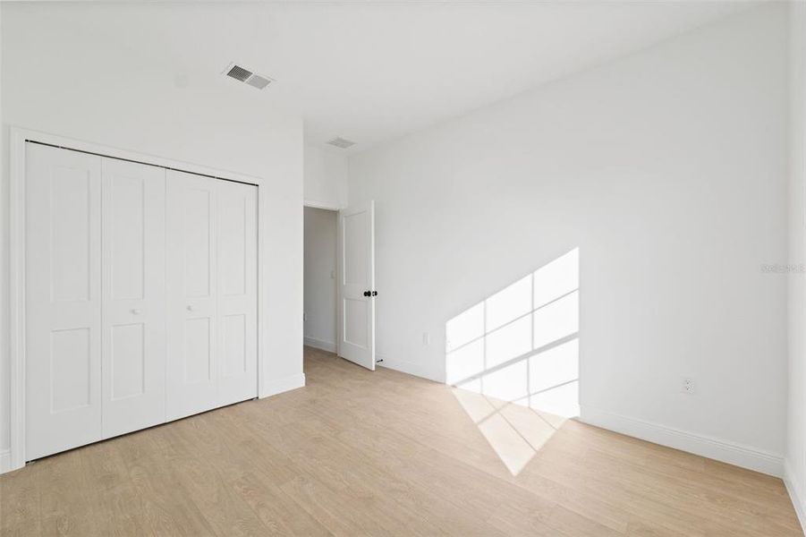 Spacious, unfurnished interior of a new home in , Ocala (Image 32).