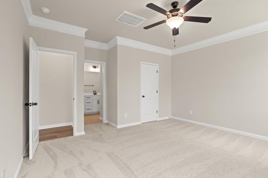 Spacious, unfurnished interior of a new home in Greenrich Mill, Simpsonville (Image 22).