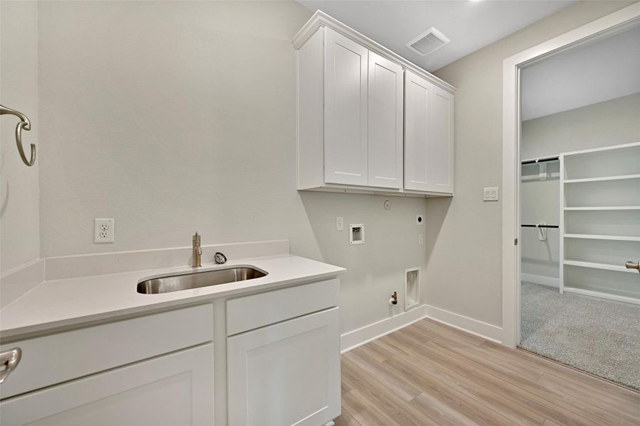 Furnished interior view inside a new home in Lago Mar, Texas City (Image 14).