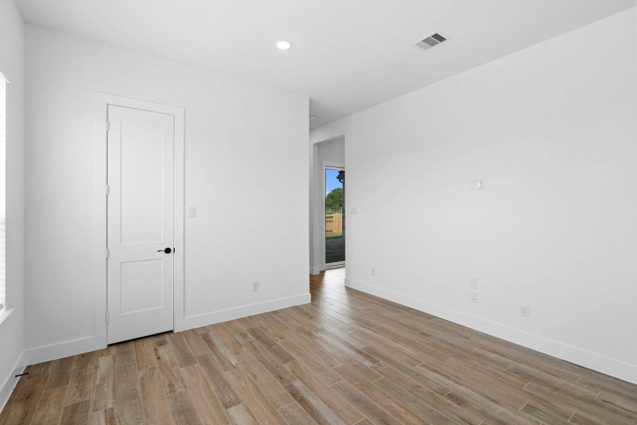 Spacious, unfurnished interior of a new home in Briarley, Montgomery (Image 18).
