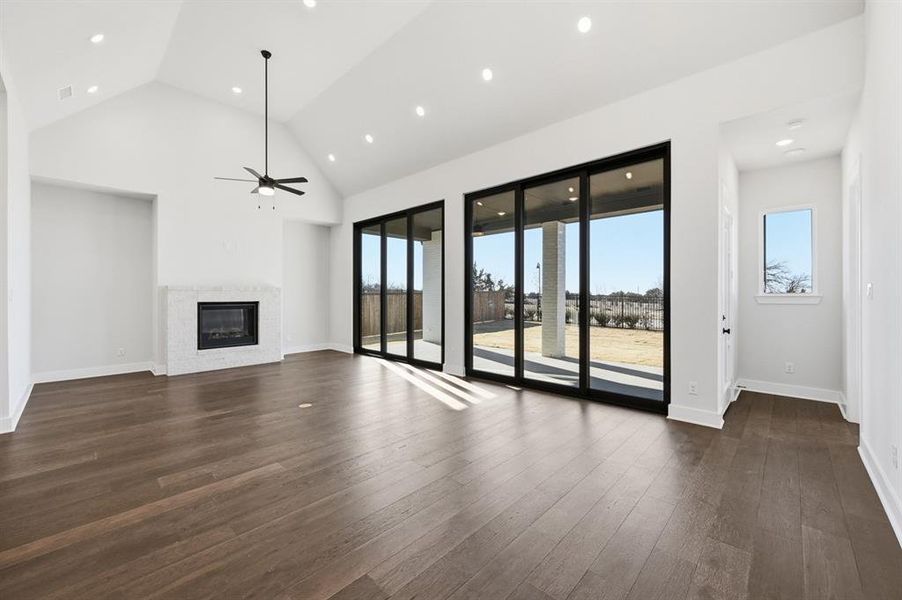 Spacious, unfurnished interior of a new home in Ridge Crossing, Waxahachie (Image 20). Spacious, unfurnished interior of a new home in Ridge Crossing, Waxahachie (Image 20).