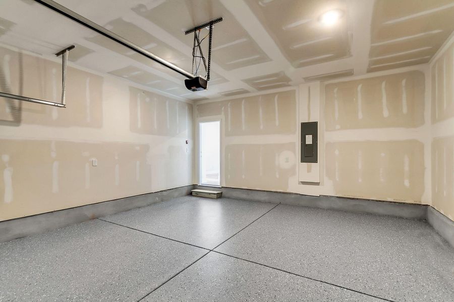 Spacious, unfurnished interior of a new home in Tidewater at Lakes of Cane Bay, Summerville (Image 18).