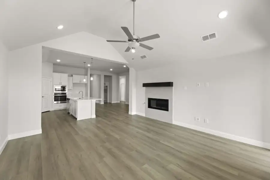 Spacious, unfurnished interior of a new home in Sutton Fields, Celina (Image 20).