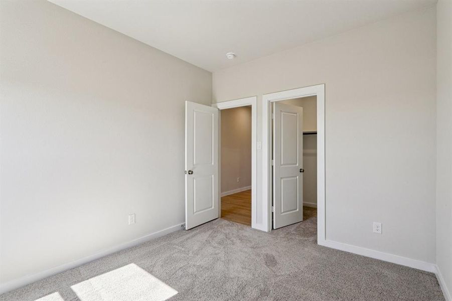 Spacious, unfurnished interior of a new home in Hickory Hill, Sherman (Image 30).