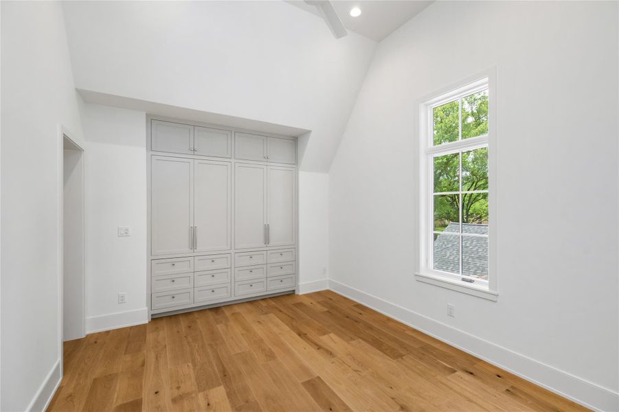 Spacious, unfurnished interior of a new home in , Houston (Image 30).