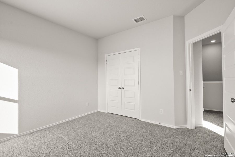 Spacious, unfurnished interior of a new home in Blue Ridge Ranch, San Antonio (Image 11).