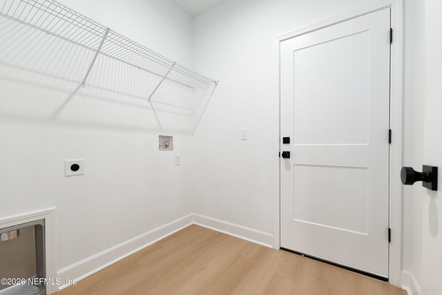 Spacious, unfurnished interior of a new home in , Palatka (Image 27).