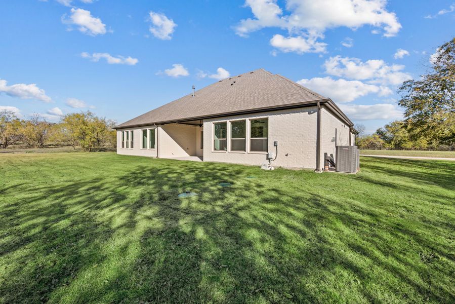 Exterior details and patio area of a home in Rolling Creek Ranch, Aledo (Image 33).