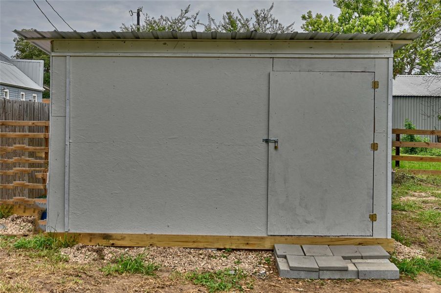 SRORAFE 12X12-METAL ROOF