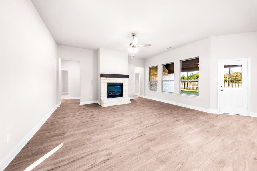 Spacious, unfurnished interior of a new home in Forest Ridge Estates, Greenville (Image 16).