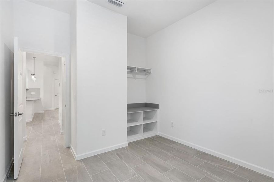 Spacious, unfurnished interior of a new home in , Orlando (Image 25).