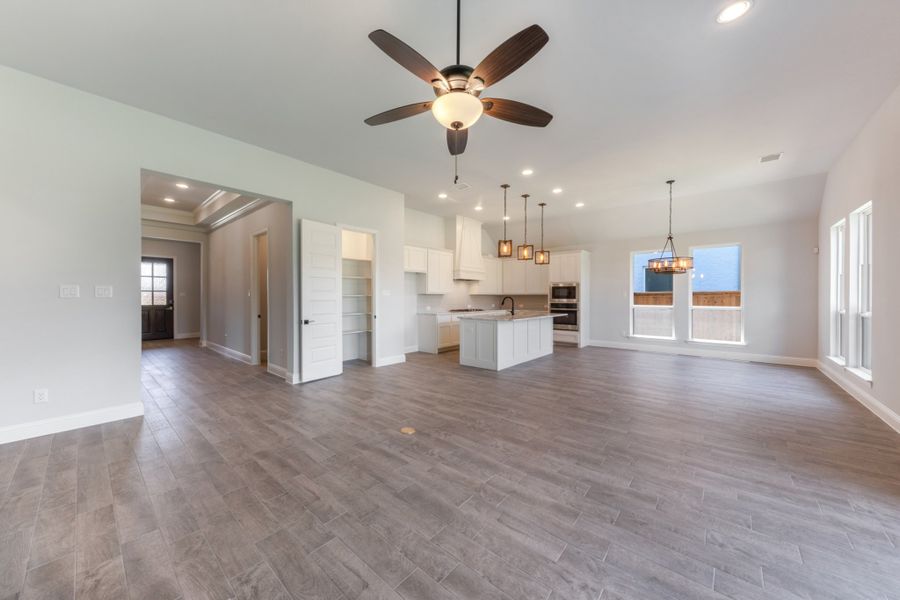Representative unfurnished interior of a home built from the Cameron by UnionMain Homes in Cambridge Crossing, Celina (Image 16).