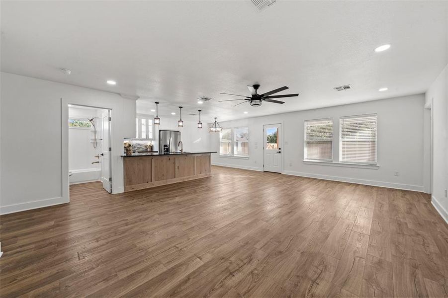 Spacious, unfurnished interior of a new home in , McGregor (Image 14).