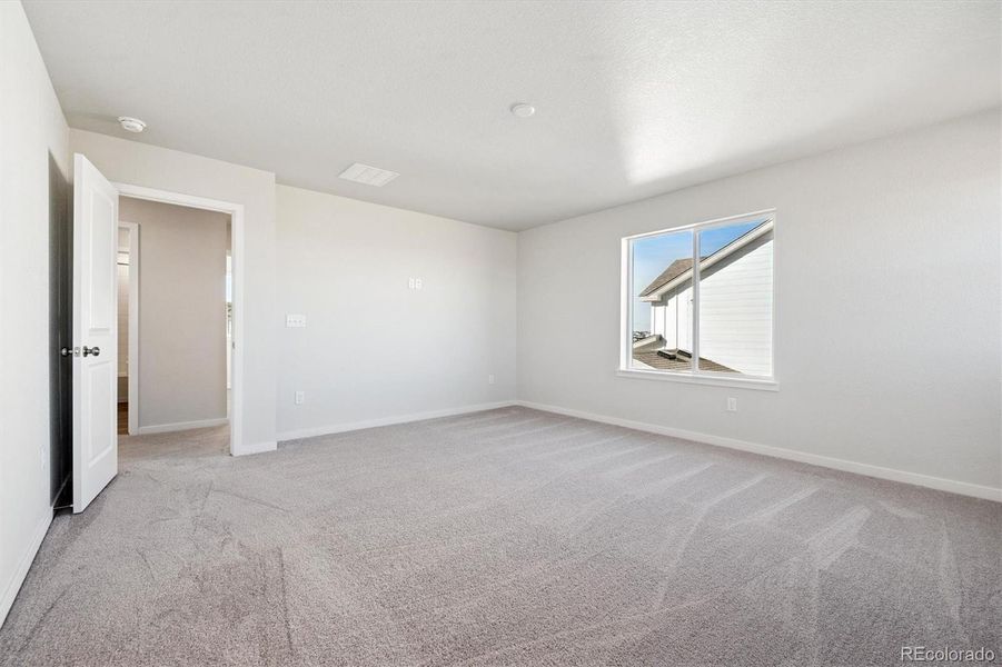 Spacious, unfurnished interior of a new home in The Aurora Highlands, Aurora (Image 25).