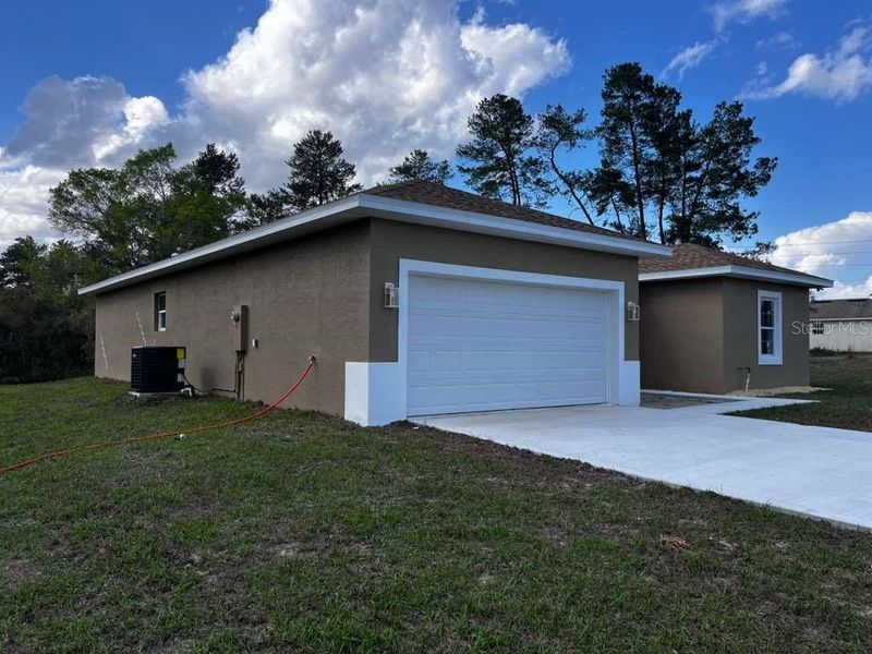 Exterior details and patio area of a home in , Ocala (Image 15). Exterior details and patio area of a home in , Ocala (Image 15).
