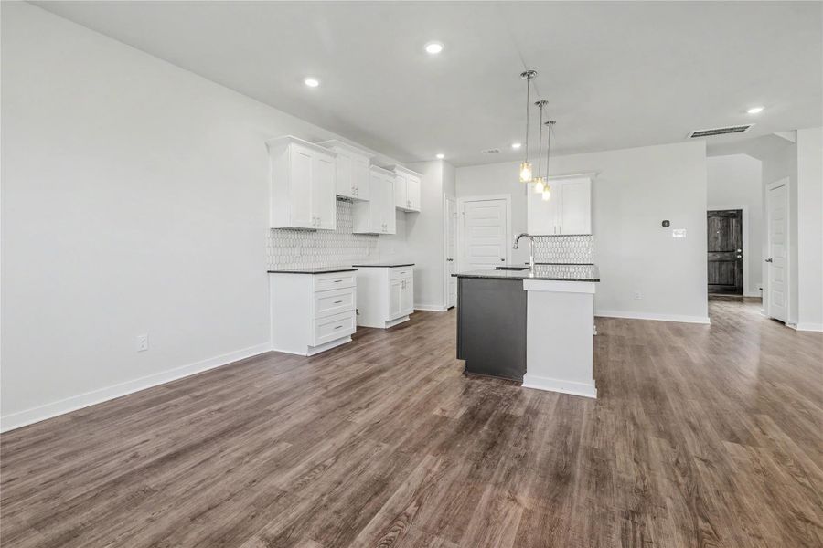 Spacious, unfurnished interior of a new home in Glendale Lakes, Arcola (Image 42). Spacious, unfurnished interior of a new home in Glendale Lakes, Arcola (Image 42).