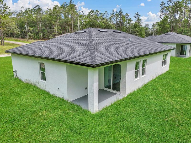Exterior details and patio area of a home in , Dunnellon (Image 28).