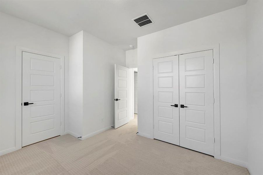 Spacious, unfurnished interior of a new home in Painted Tree Woodland West – Village, McKinney (Image 32).