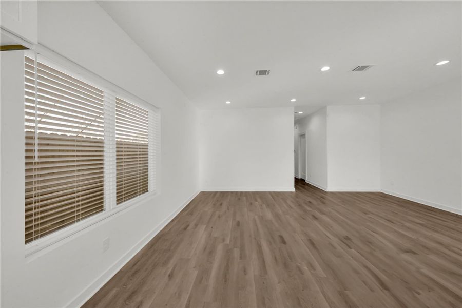 Spacious, unfurnished interior of a new home in , Houston (Image 13).
