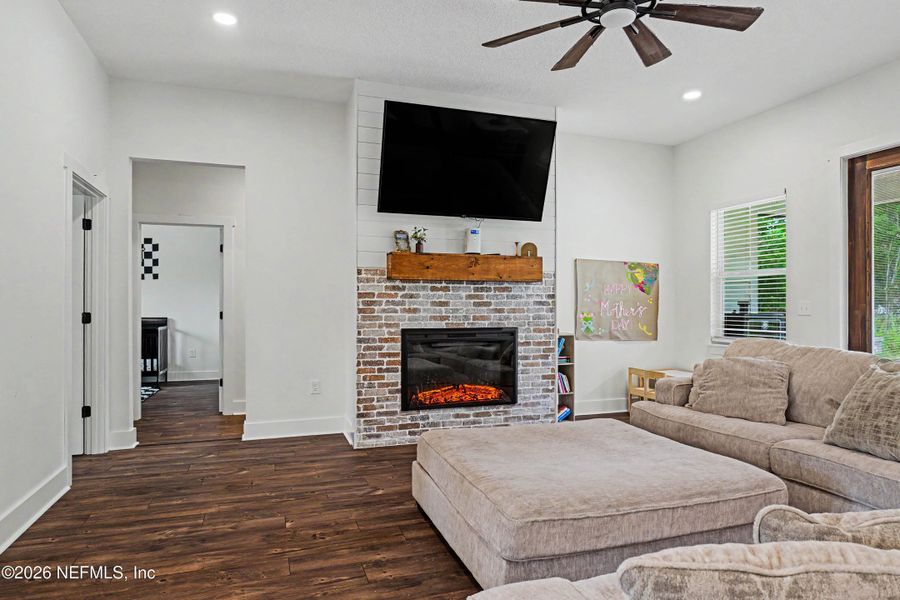 Furnished interior view inside a new home in , Callahan (Image 63).