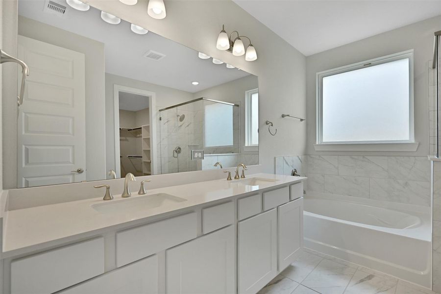 Furnished interior view inside a new home in Lago Mar, Texas City (Image 8).