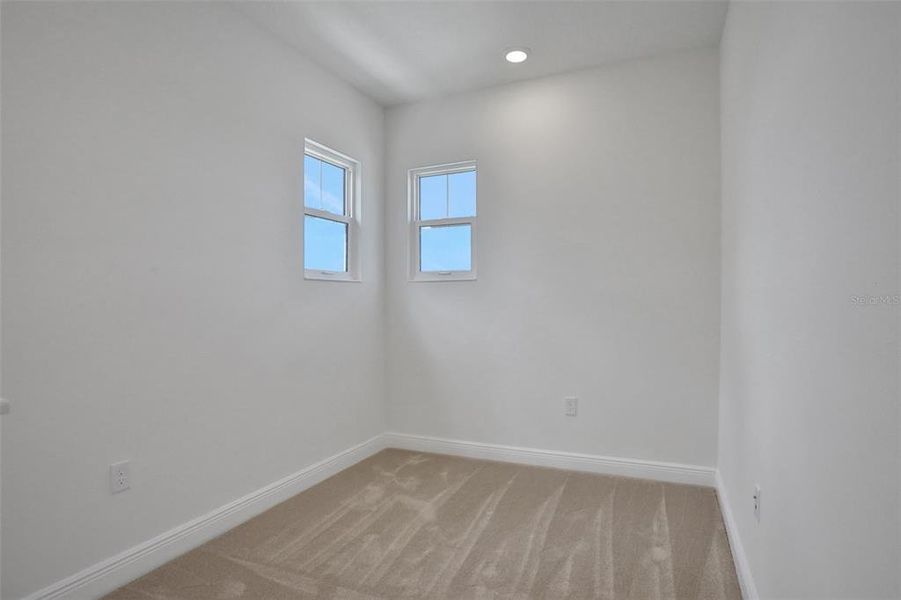 Spacious, unfurnished interior of a new home in Bungalow Walk at Lakewood Ranch, Sarasota (Image 15).