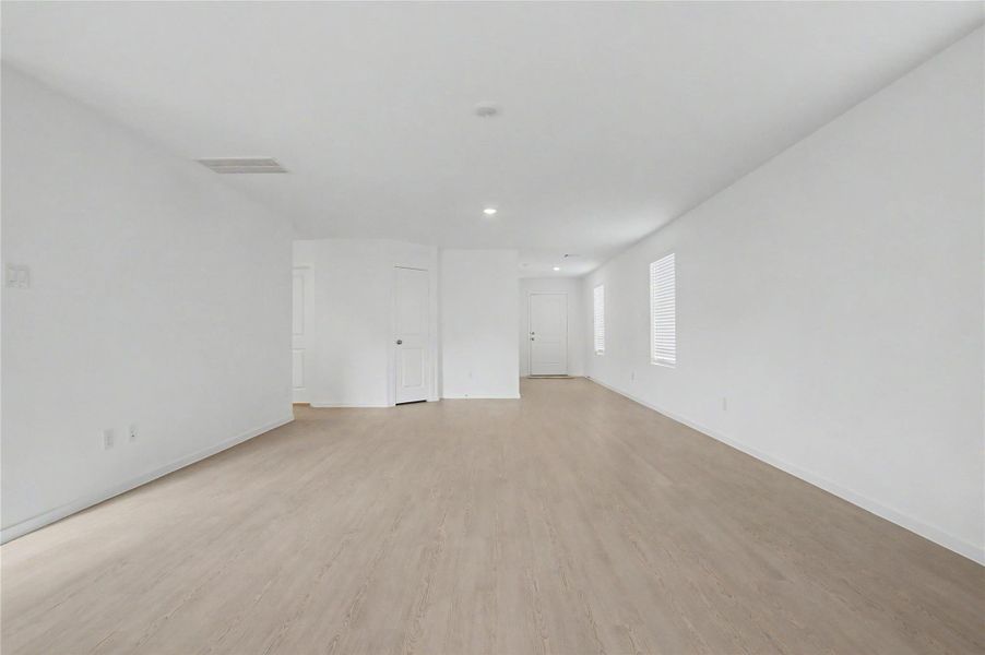 Spacious, unfurnished interior of a new home in Sunterra, Katy (Image 24).