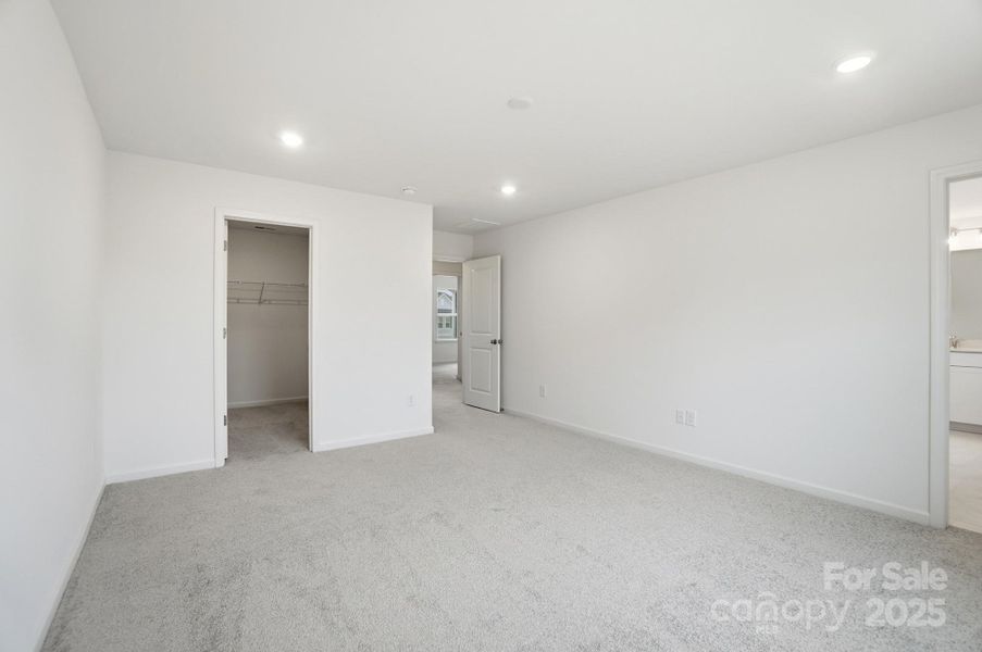 Spacious, unfurnished interior of a new home in Wilson Creek, Indian Land (Image 38).