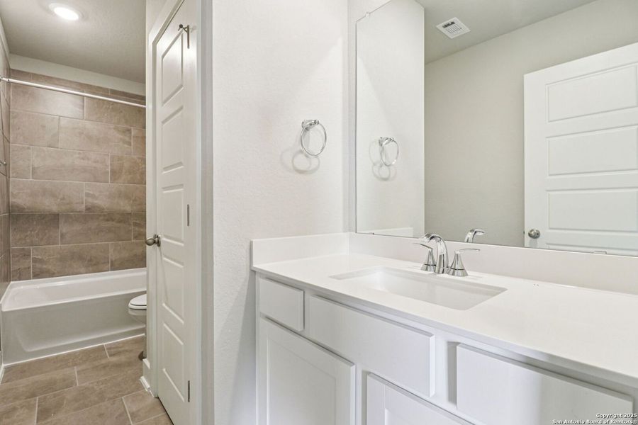 Furnished interior view inside a new home in Thomas Pond, San Antonio (Image 10). Furnished interior view inside a new home in Thomas Pond, San Antonio (Image 10).