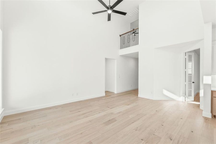 Spacious, unfurnished interior of a new home in Willow Wood, McKinney (Image 21).
