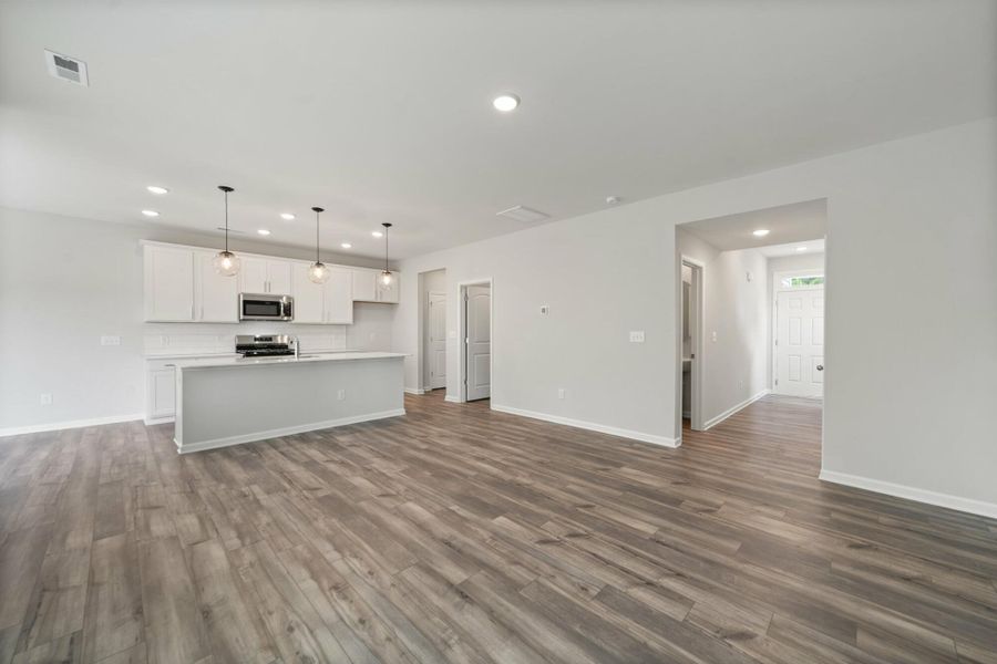 Spacious, unfurnished interior of a new home in Chandler Ridge, McLeansville (Image 16).